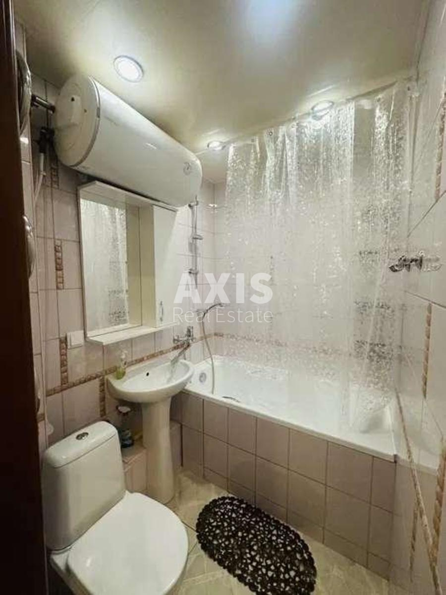 2к квартира ул. Туполева Академика 9278491