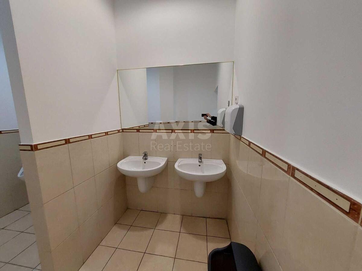 Office vul. Bul'varno-Kudrjavs'ka 24, 492m27