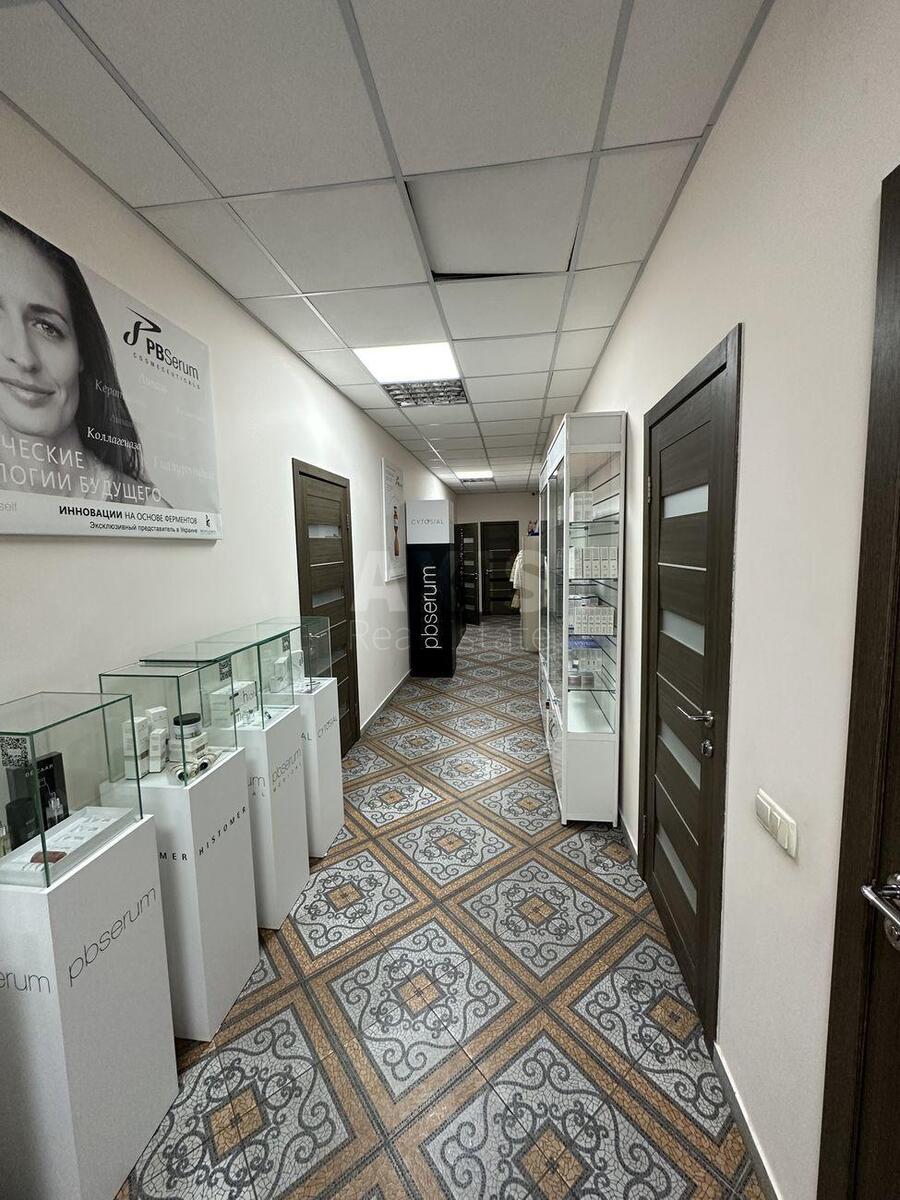 Office vul. Jevgena Konoval'cja 36В, 200m25