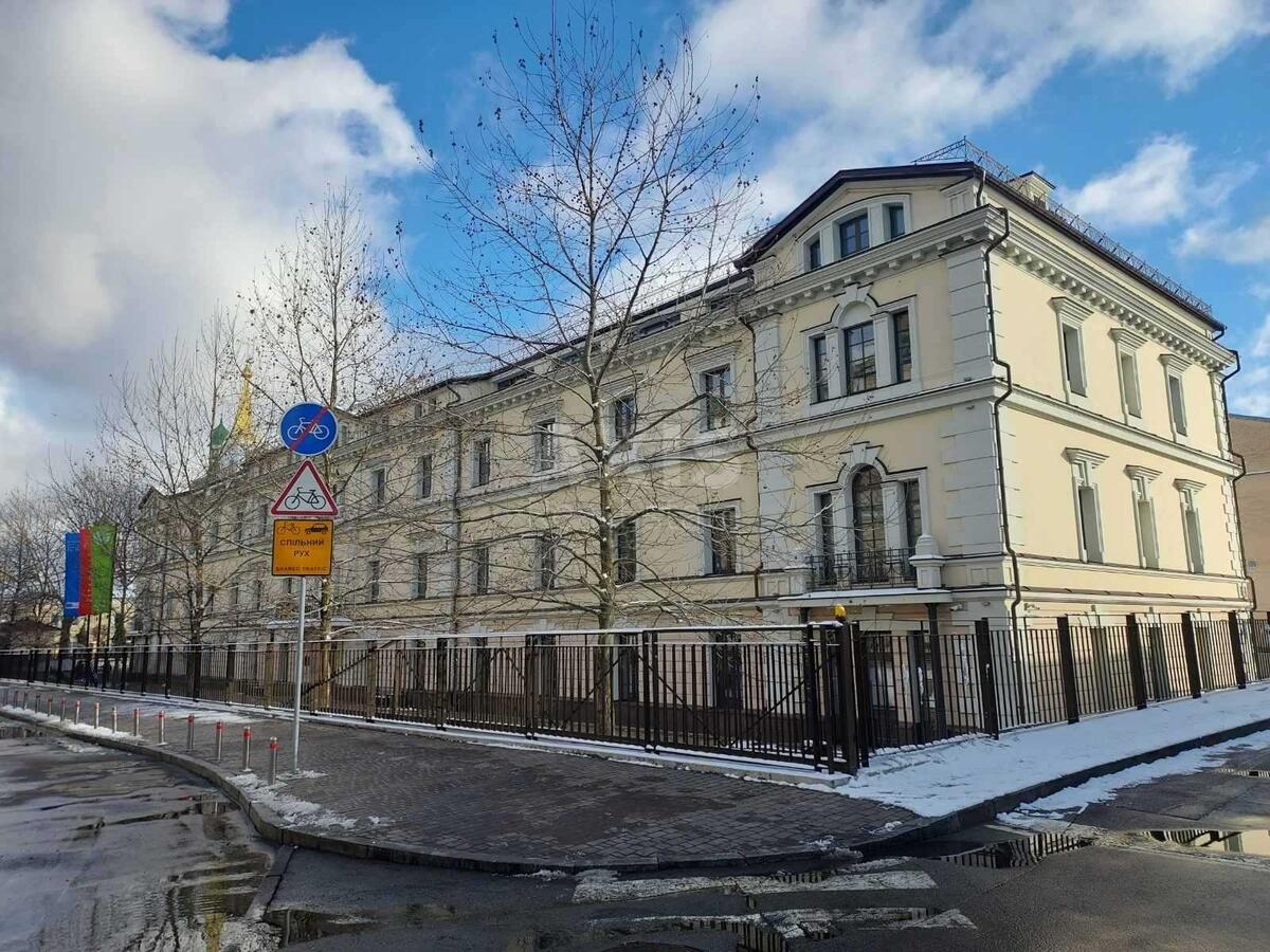 Office vul. Lavrs'ka 10/12, 420m29