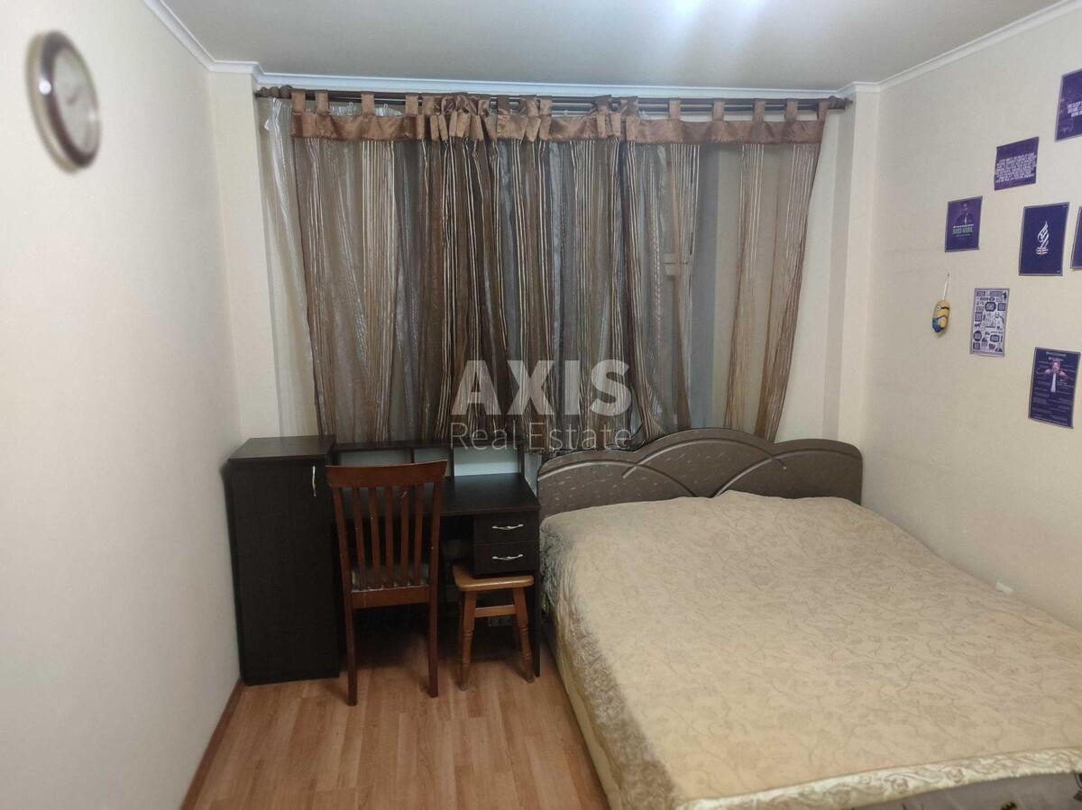 3k apartment pl. Svjatoshyns'ka 1570297