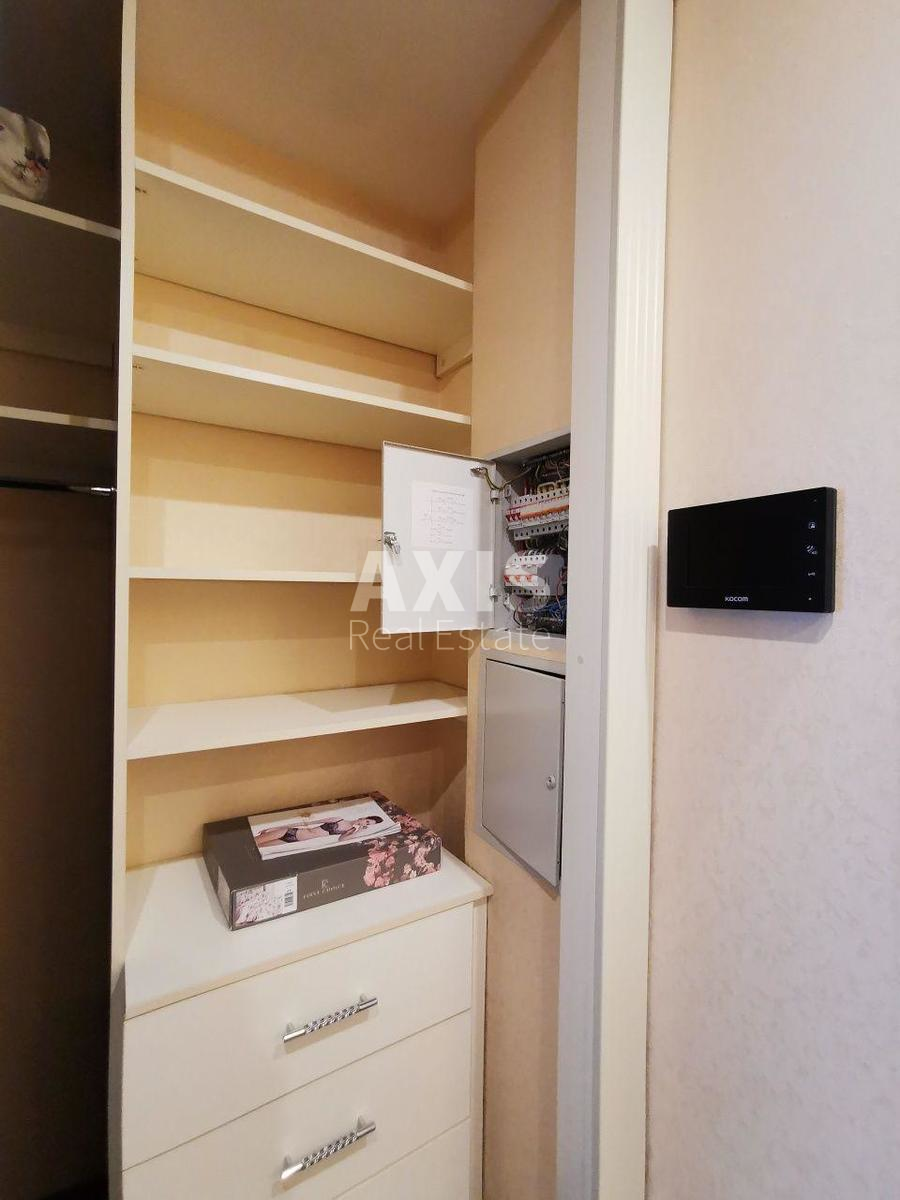1k apartment nab. Dniprovs'ka 14