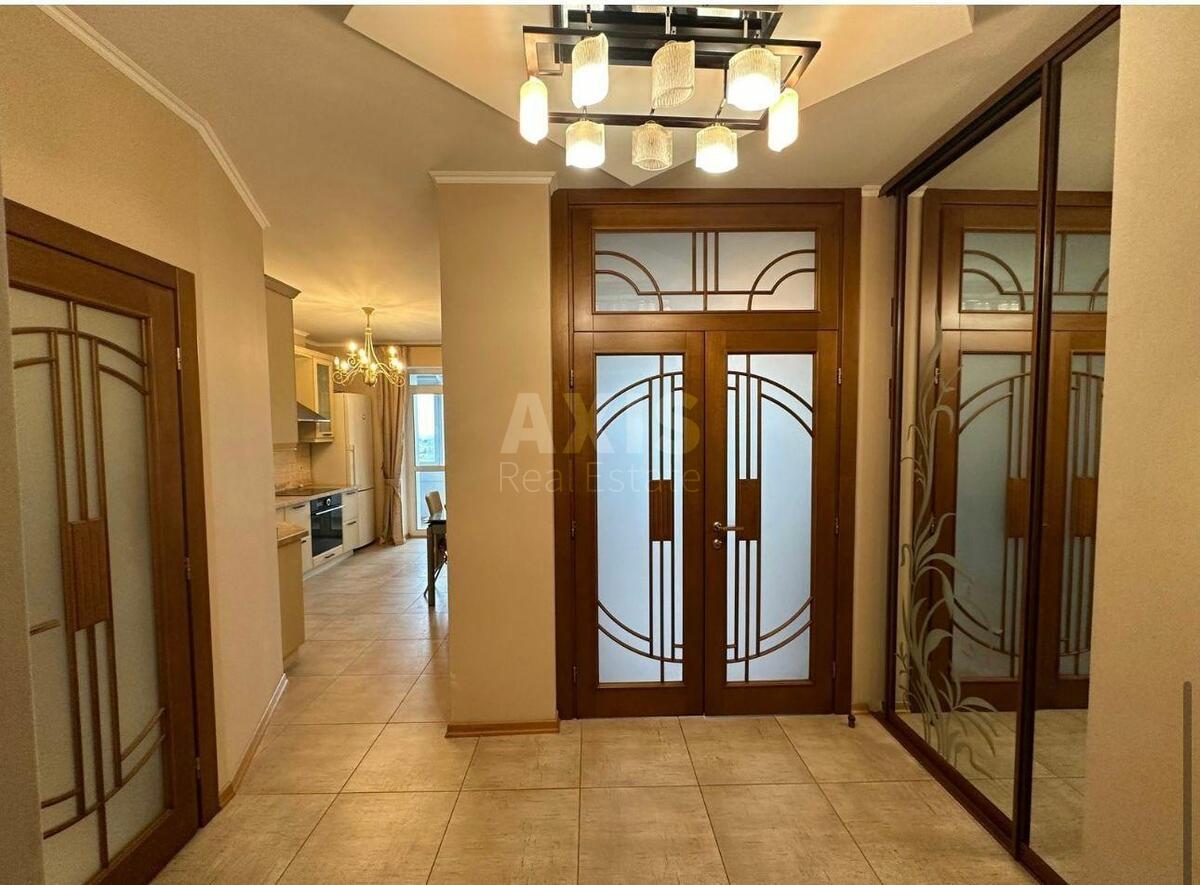 1k apartment nab. Dniprovs'ka 1А3
