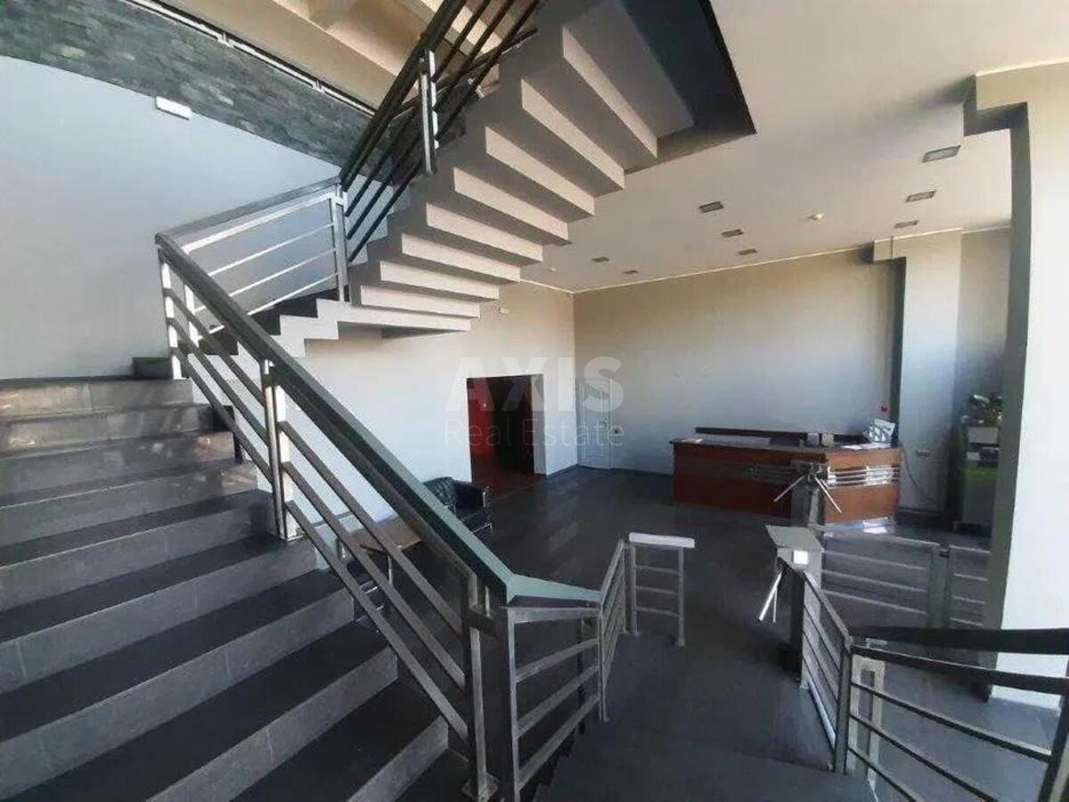 Office vul. Nyzhn'ojurkivs'ka 45А, 490m2597683