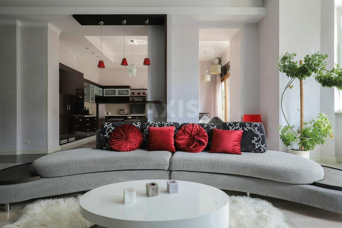 3k apartment vul. Vozdvyzhens'ka 403