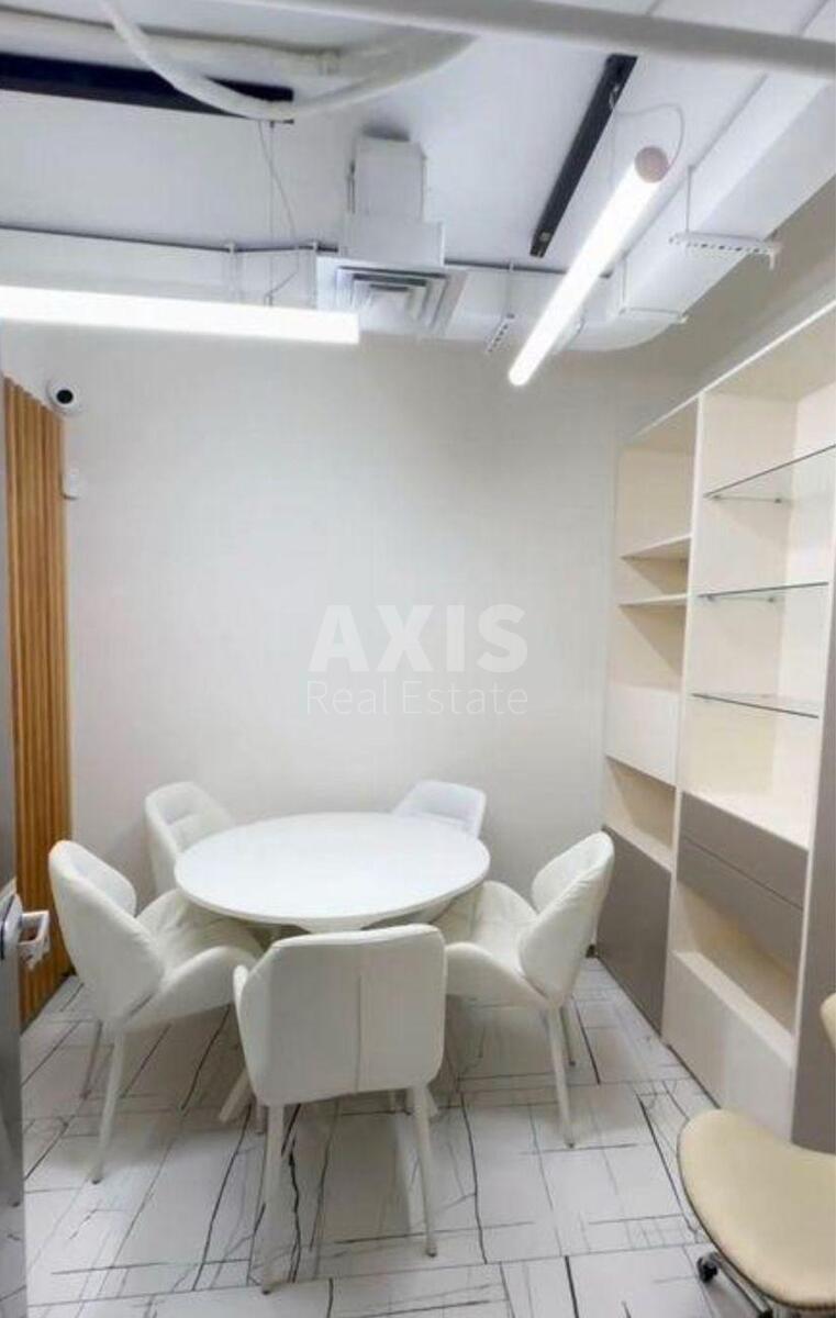 Office nab. Dniprovs'ka 11, 120m25