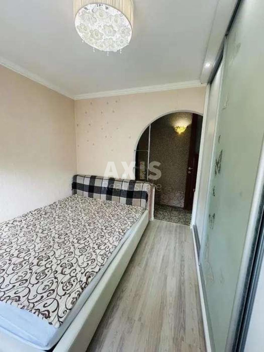 2к квартира ул. Туполева Академика 9278492