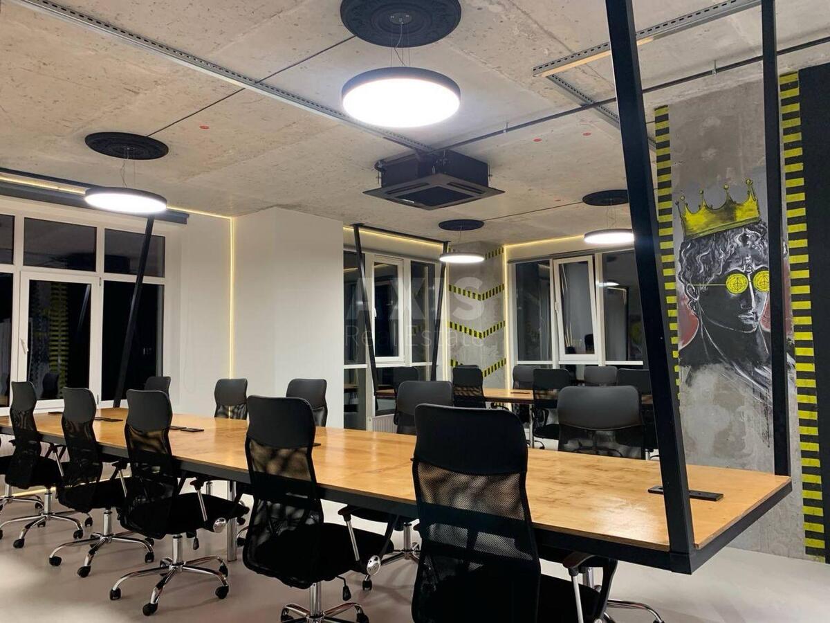 Office vul. Dragomyrova Myhajla 15, 122m2575950