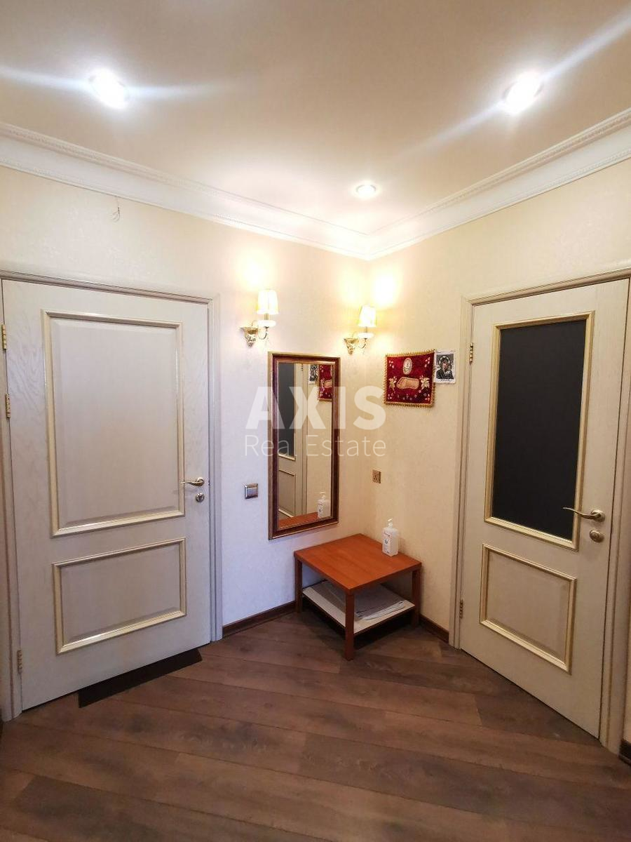 1k apartment nab. Dniprovs'ka 15