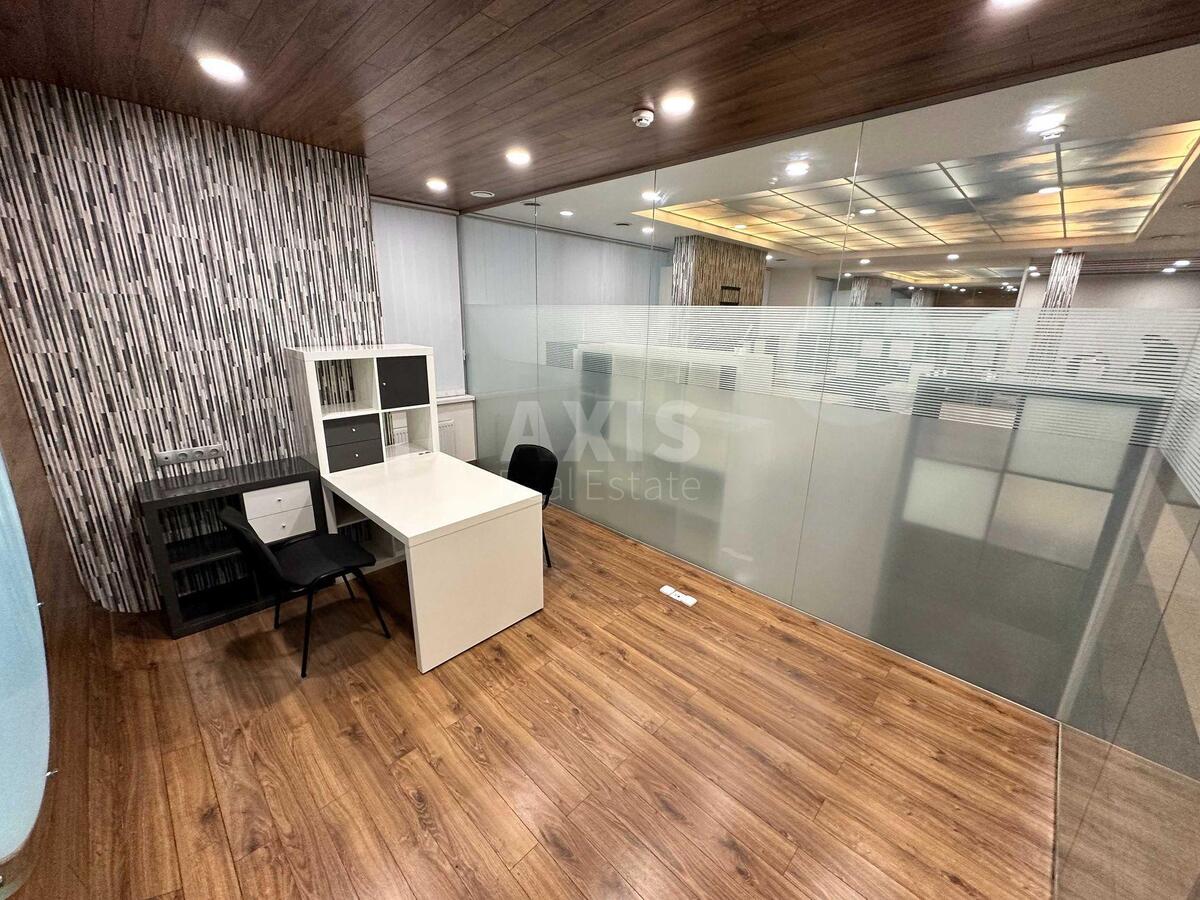 Офис ул. Евгения Коновальца 32Б, 100м23