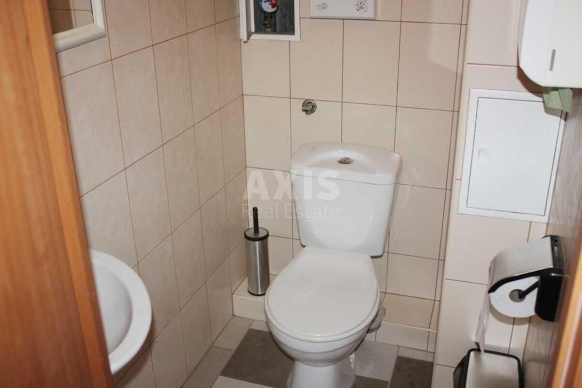 Trade object vul. Olevs'ka 7, 70m27