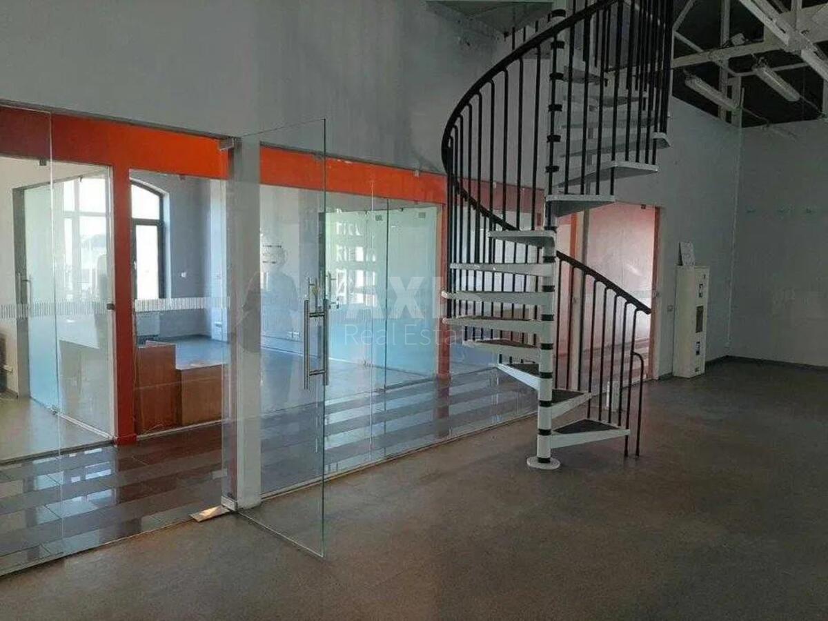 Office vul. Nyzhn'ojurkivs'ka 45А, 490m2597684