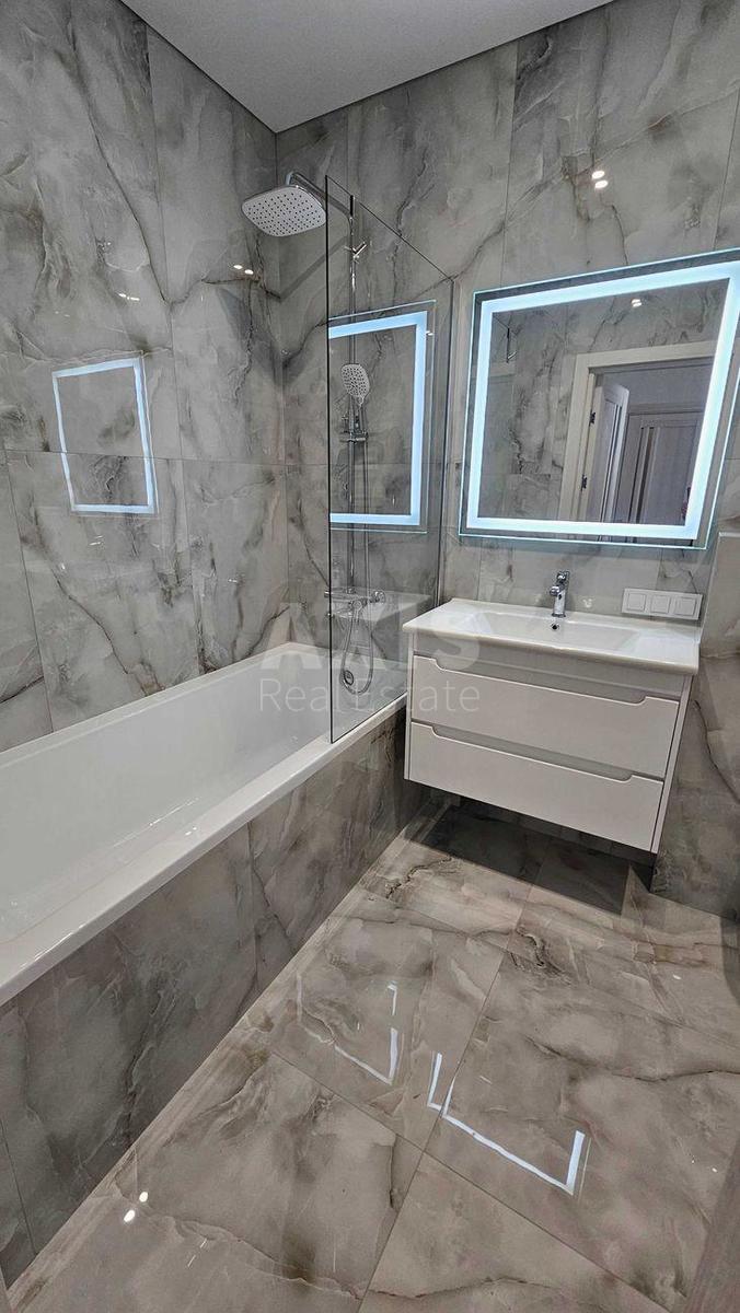 1k apartment nab. Dniprovs'ka 156