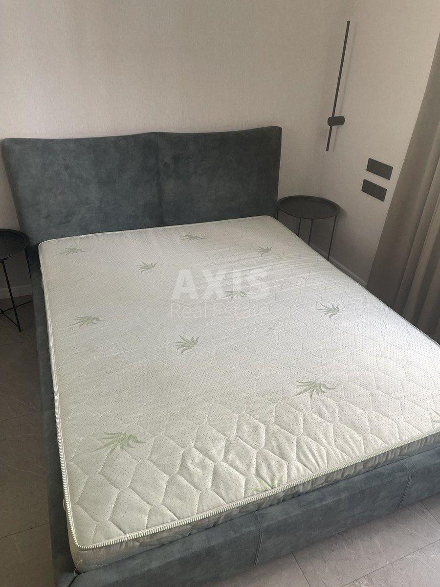1k apartment vul. Dragomyrova Myhajla 4Б3