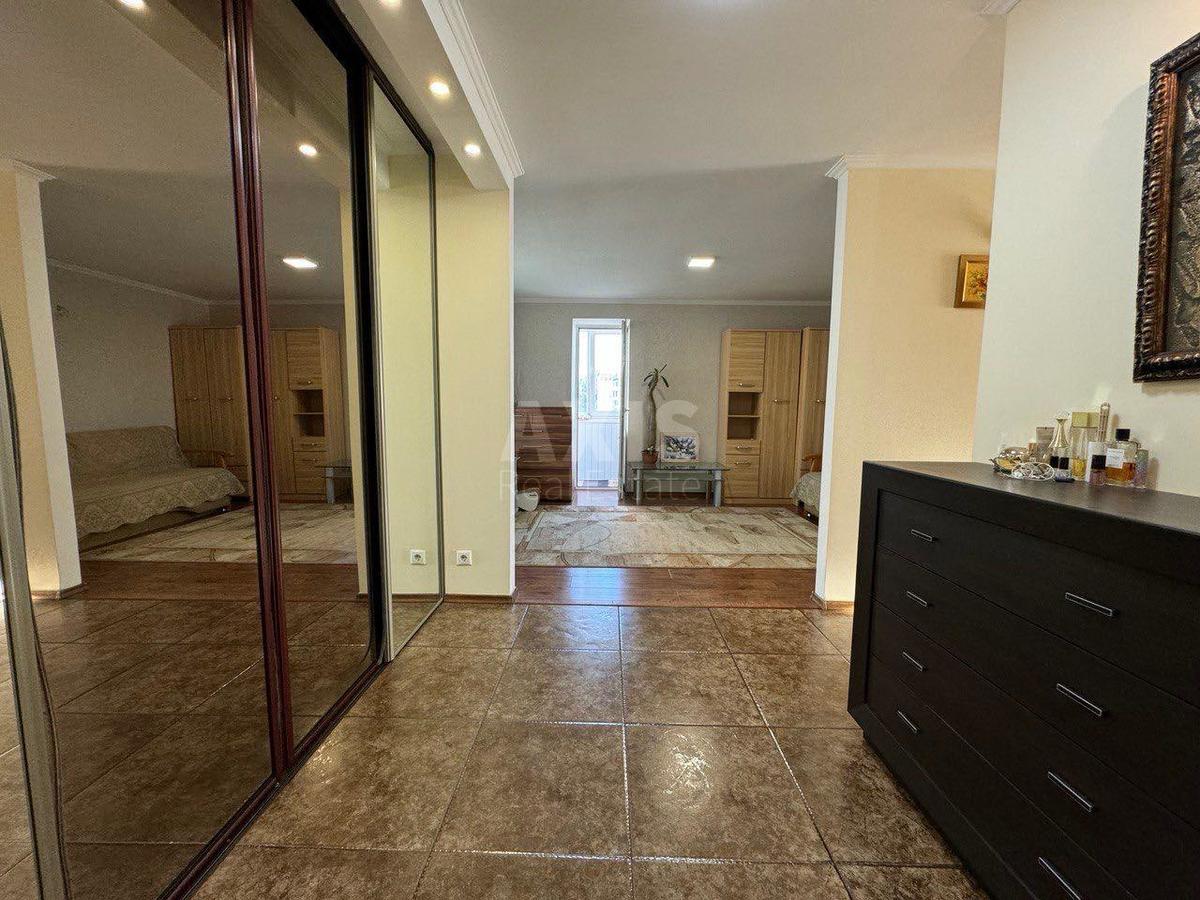 2k apartment vul. Jerevans'ka 28А1