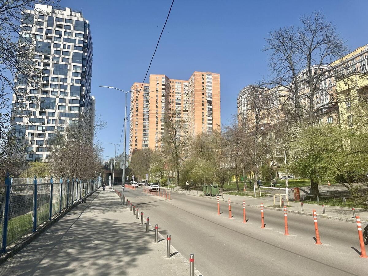 Объект торговли ул. Василия Тютюнника 5, 100м20