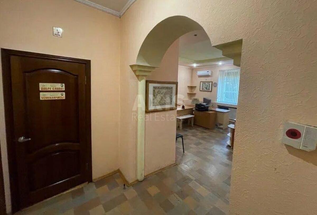 Office vul. Dovnar-Zapol's'kogo 4, 60m211