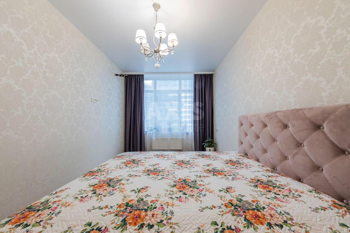 1k apartment vul. Sverstjuka Jevgena 414