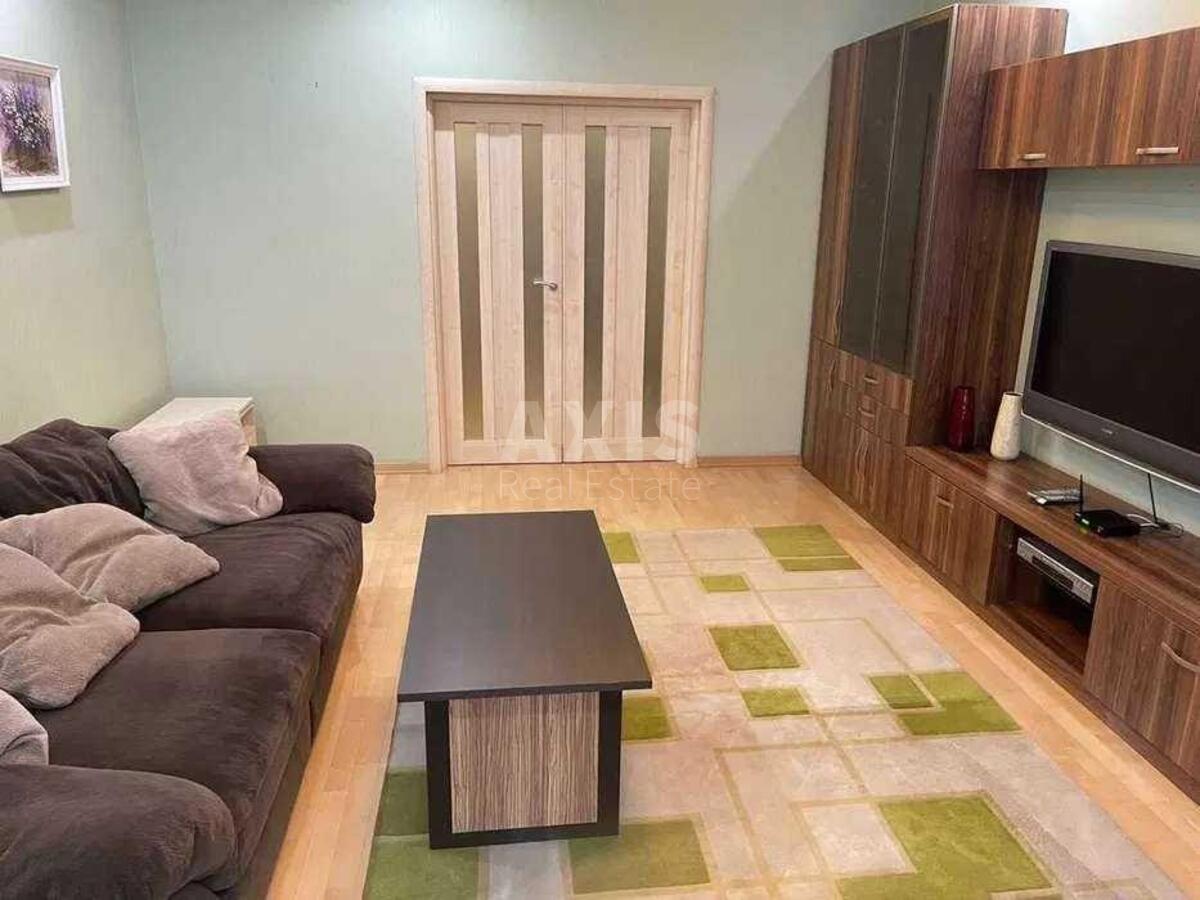 2k apartment vul. Dmytrivs'ka 102