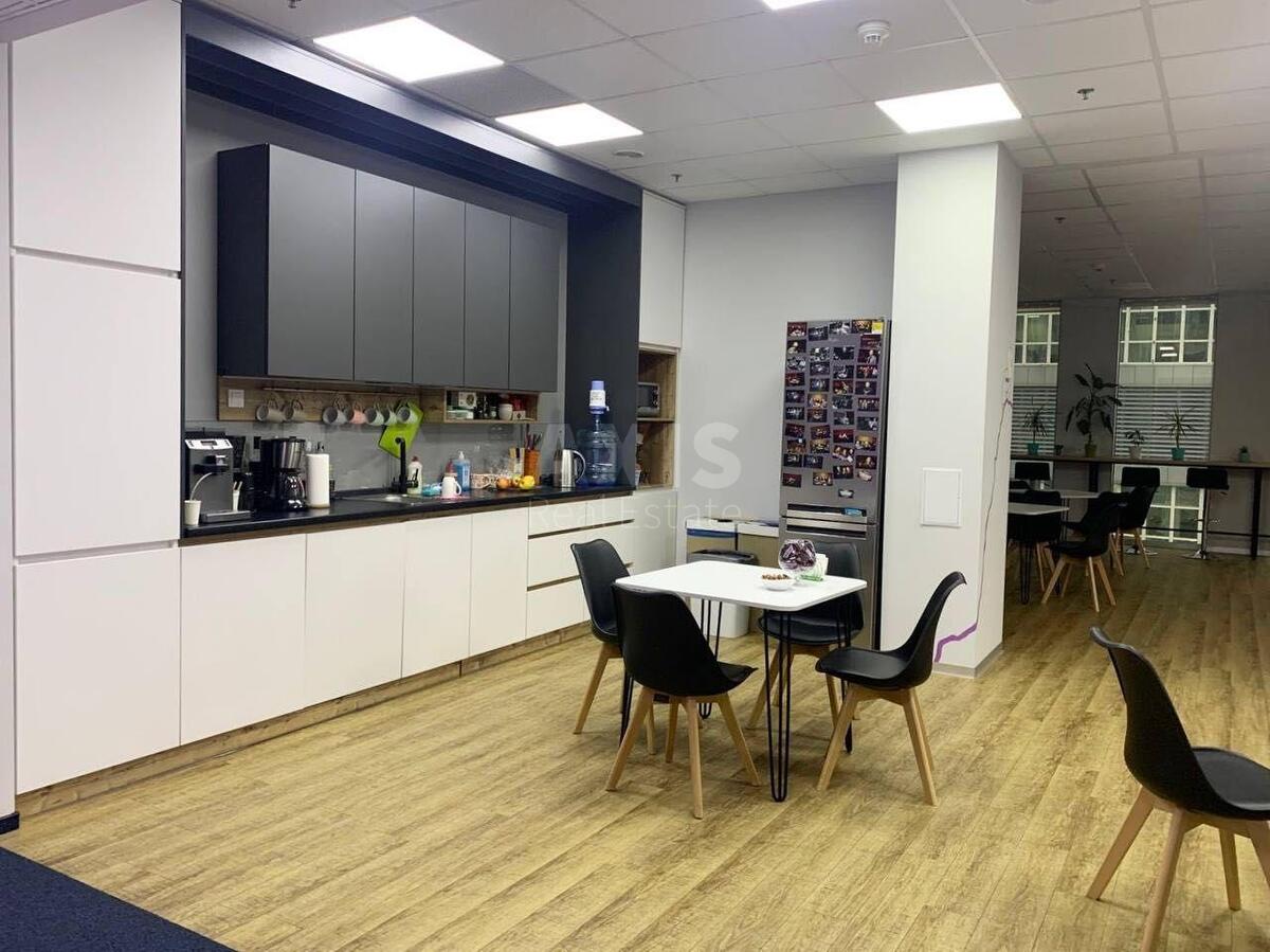 Office vul. Amosova Mykoly 12, 390m24