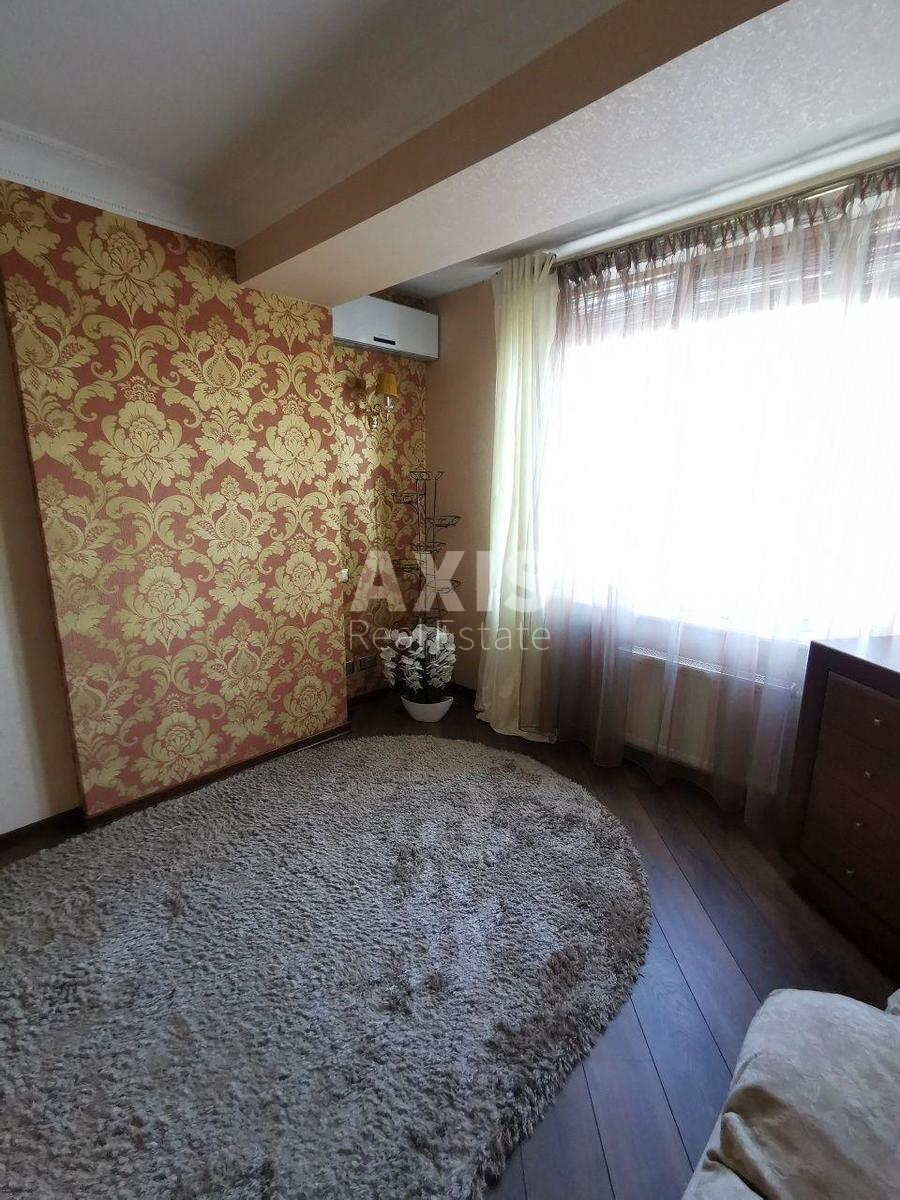 1k apartment nab. Dniprovs'ka 17
