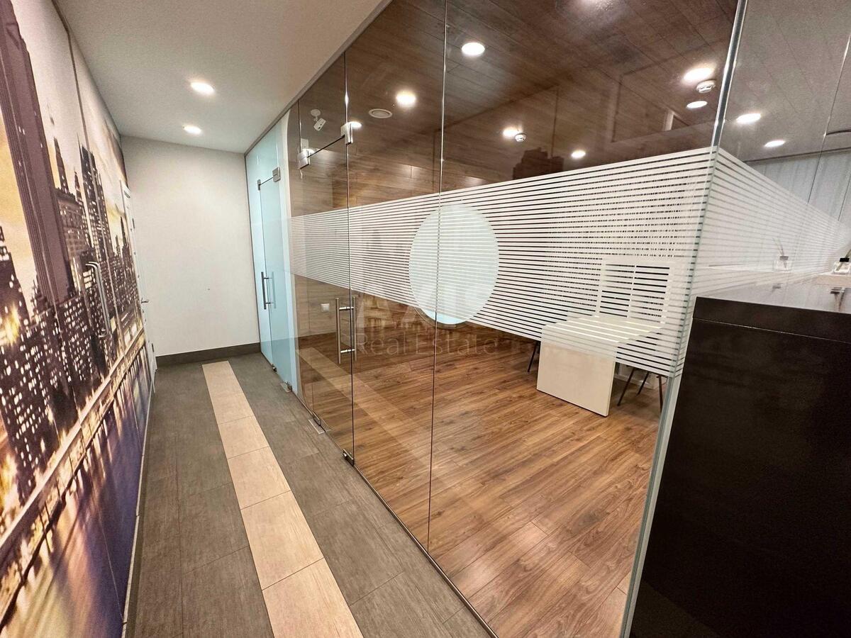 Office vul. Jevgena Konoval'cja 32Б, 100m25