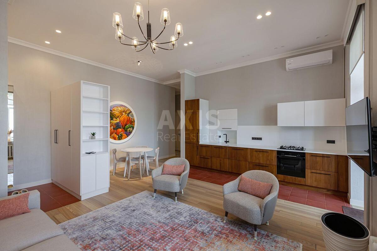 4k apartment vul. Volodymyrs'ka 81