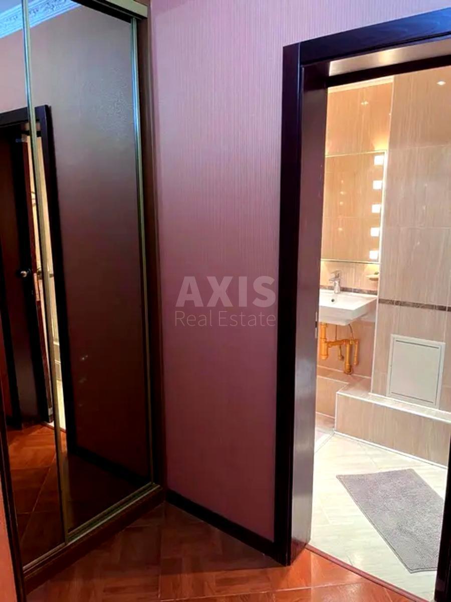 1k apartment pr-t Berestejskij 25640076