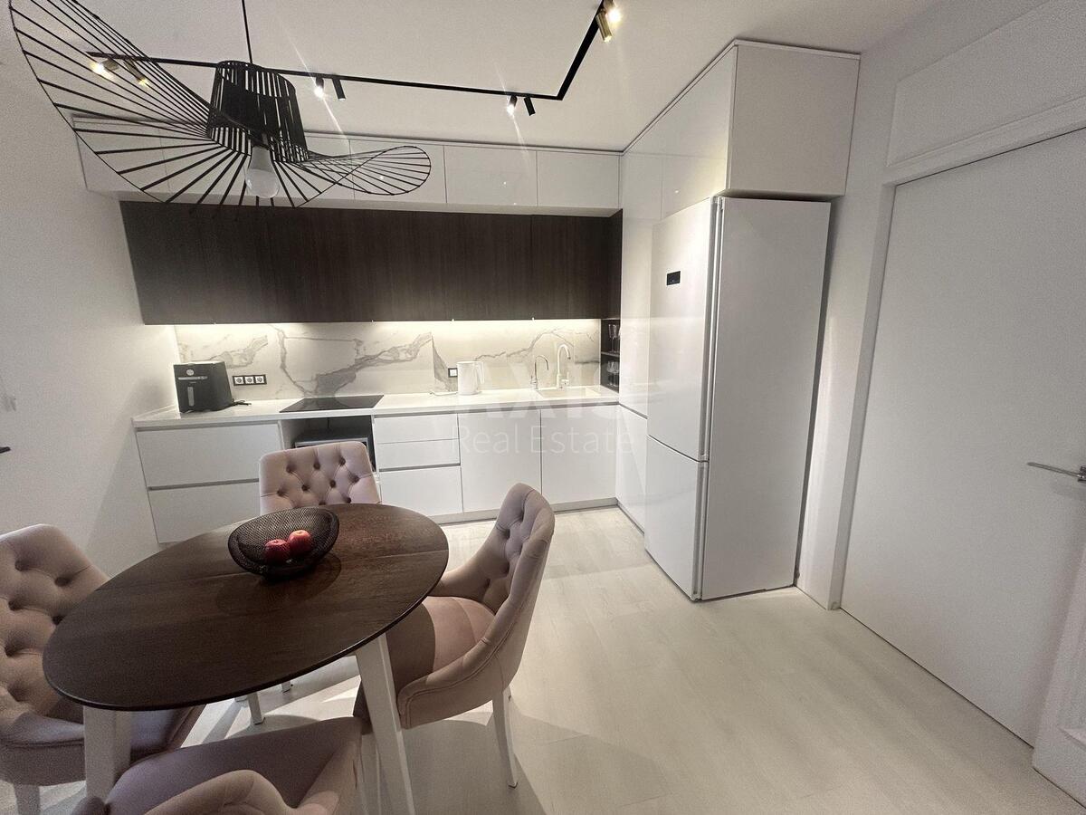 3k apartment vul. Urlivs'ka 11А