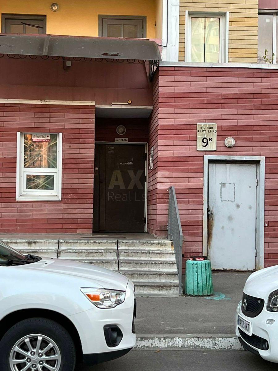 2k apartment vul. Myhajla Maksymovycha 9В6