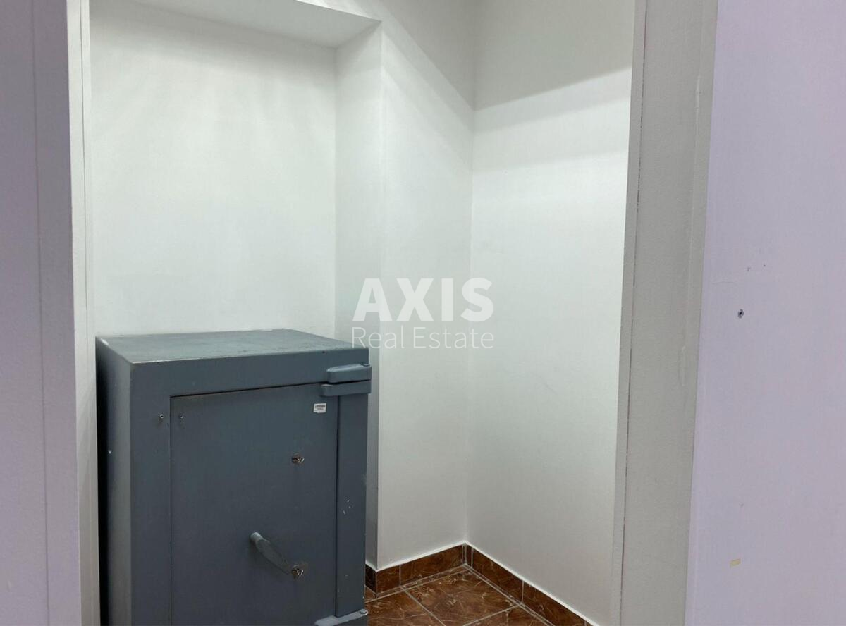 Trade object vul. Hetmana Pavla Polubotka 18, 71m2618501