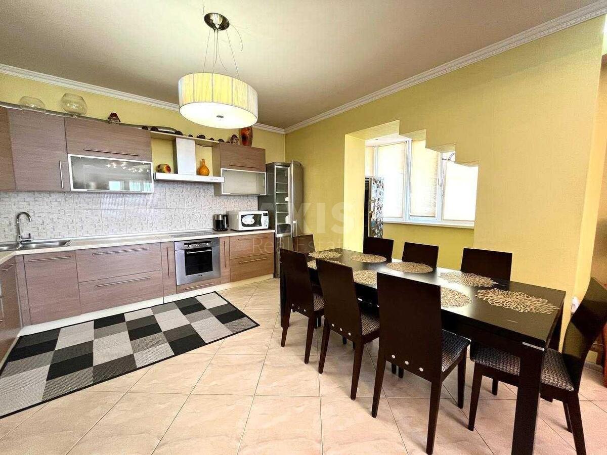 3k apartment vul. Ahmatovoi' Anny 1357761