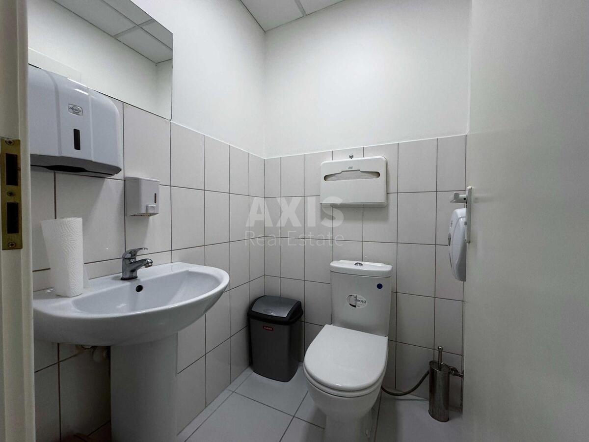 Office vul. Pymonenka Mykoly 13, 446m29