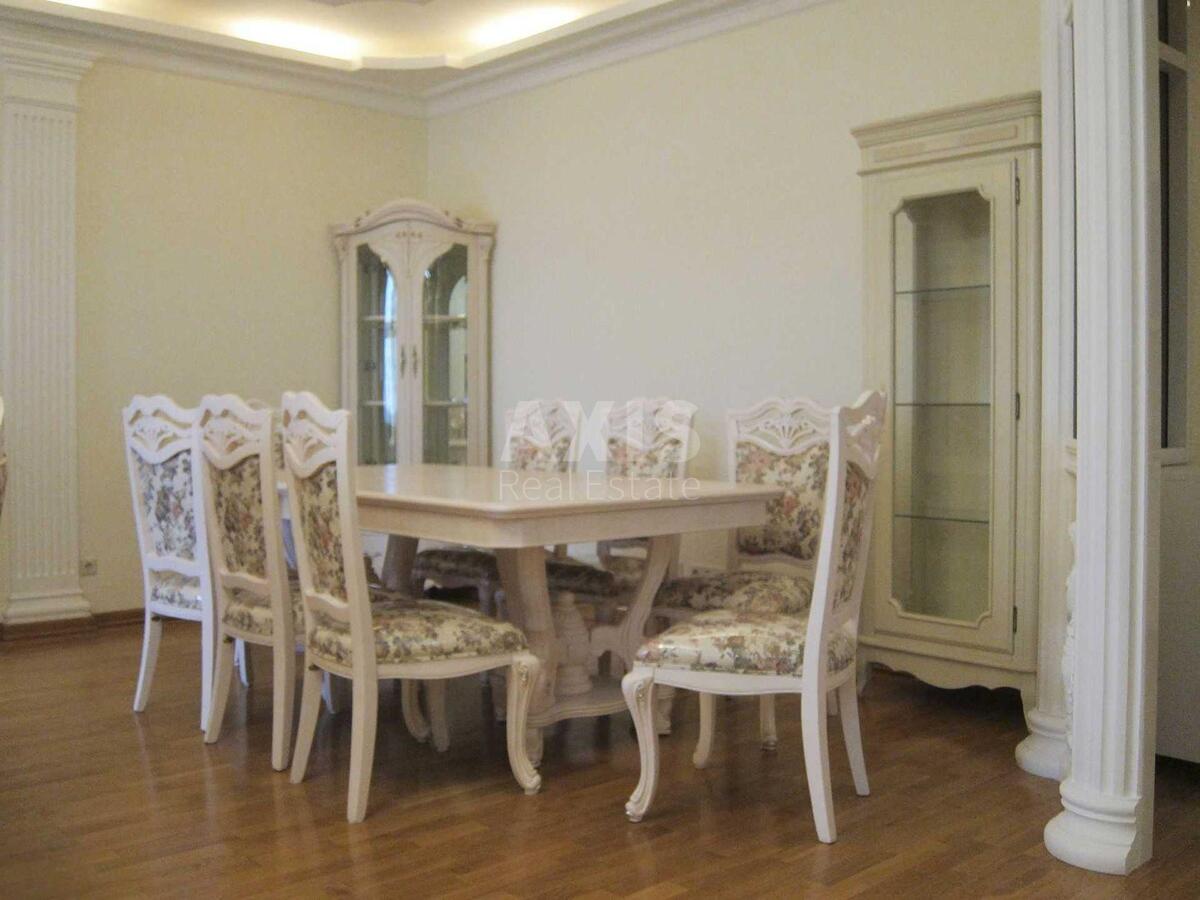 3k apartment vul. Zolotovorits'ka 4