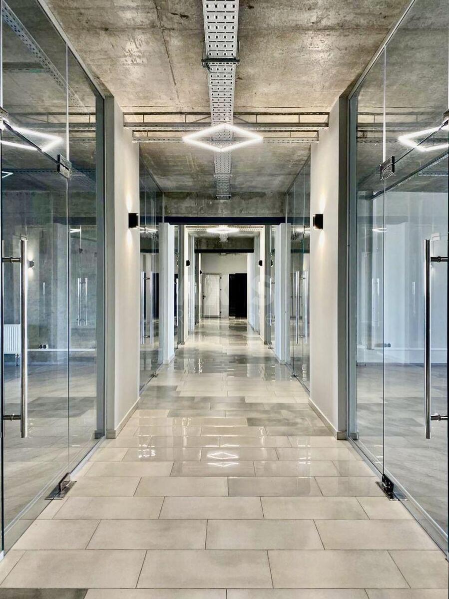 Office vul. Ushyns'kogo 40, 1500m2