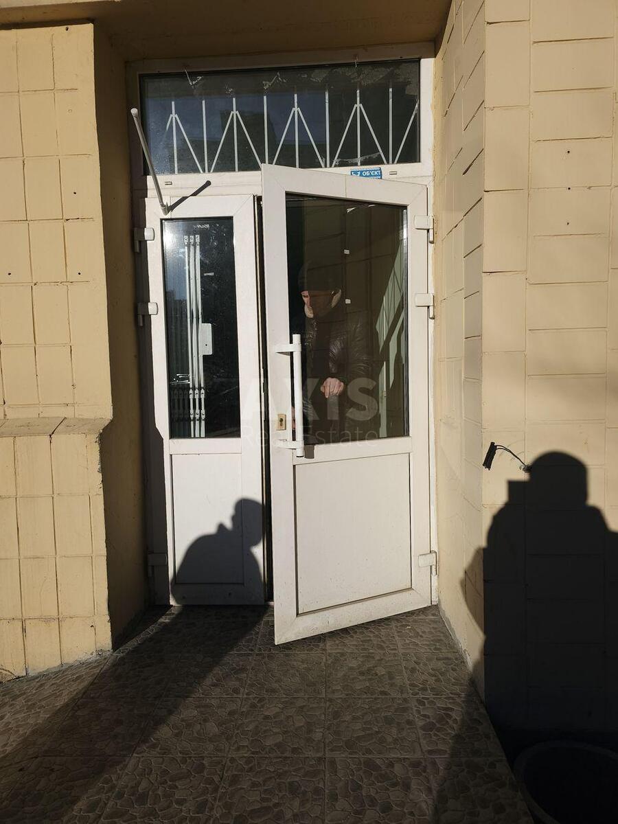 Объект торговли ул. Ревуцкого 14, 100м24