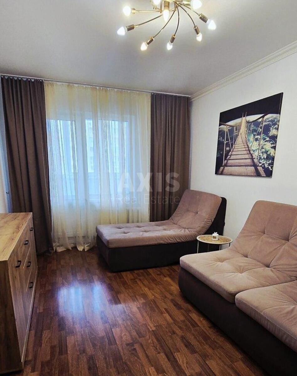 3k apartment vul. Urlivs'ka 19580731