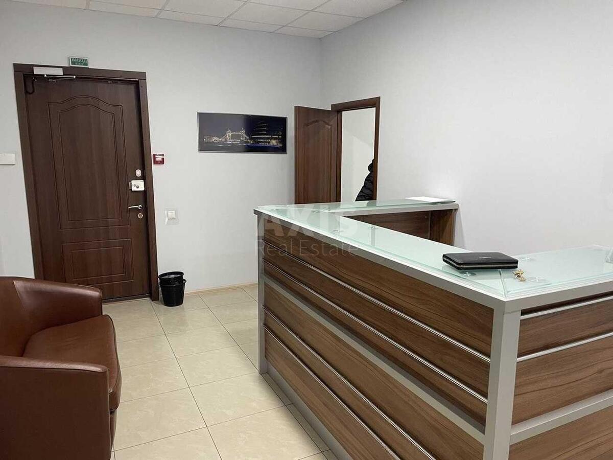 Office vul. Jevgena Konoval'cja 32Г, 177m2573700