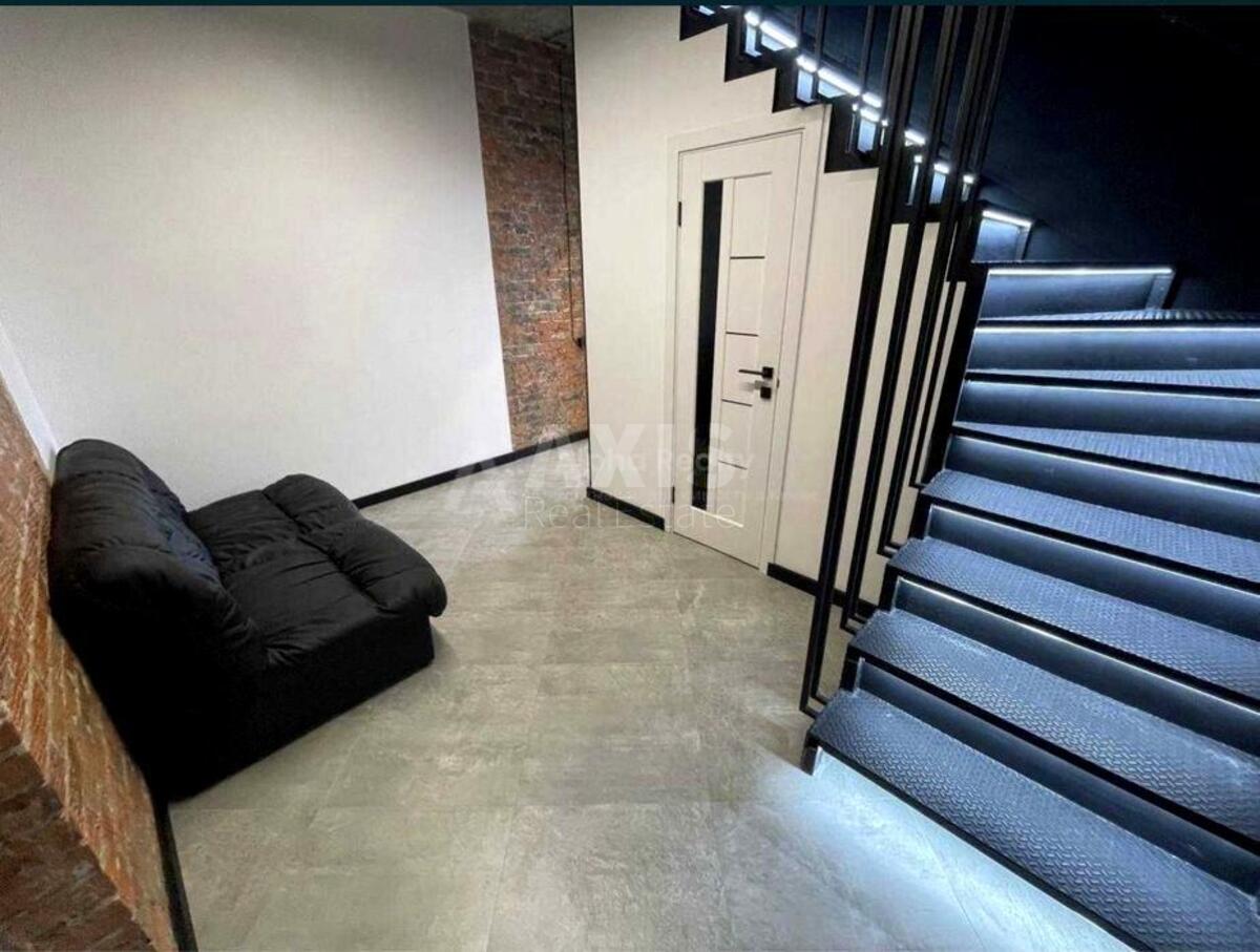 Office vul. Jevgena Konoval'cja 44А, 237m2593875