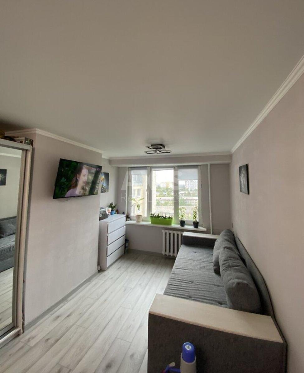2k apartment vul. Myropil's'ka 15Б3