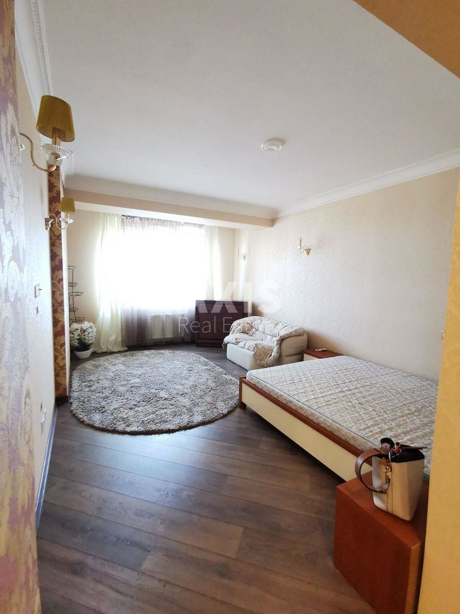 1k apartment nab. Dniprovs'ka 19