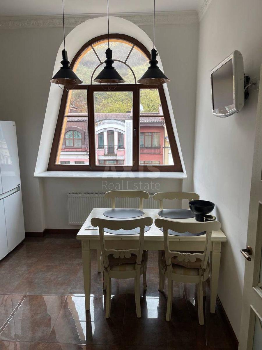 3k apartment vul. Vozdvyzhens'ka 220