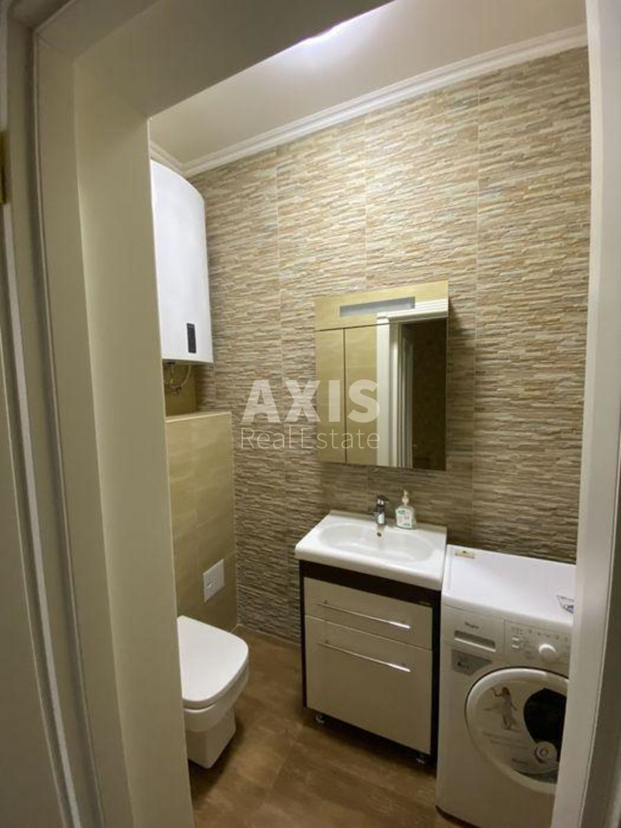 3k apartment vul. Preobrazhens'ka 8Б6