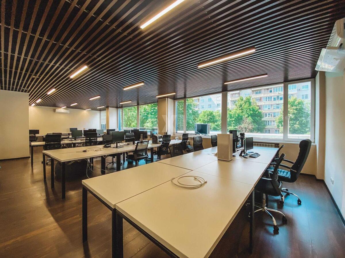 Office vul. Kutuzova 13, 222m20