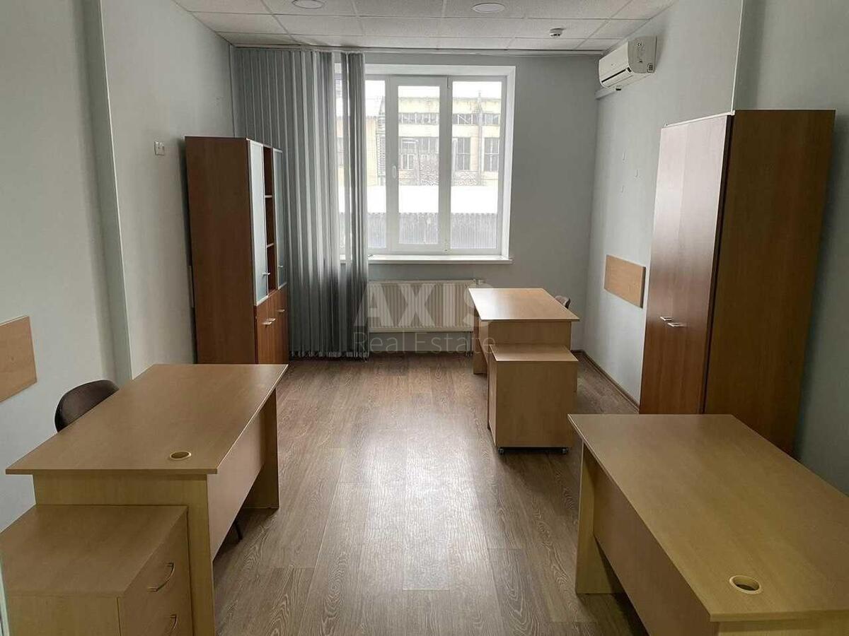 Office vul. Jevgena Konoval'cja 32Г, 177m2573704