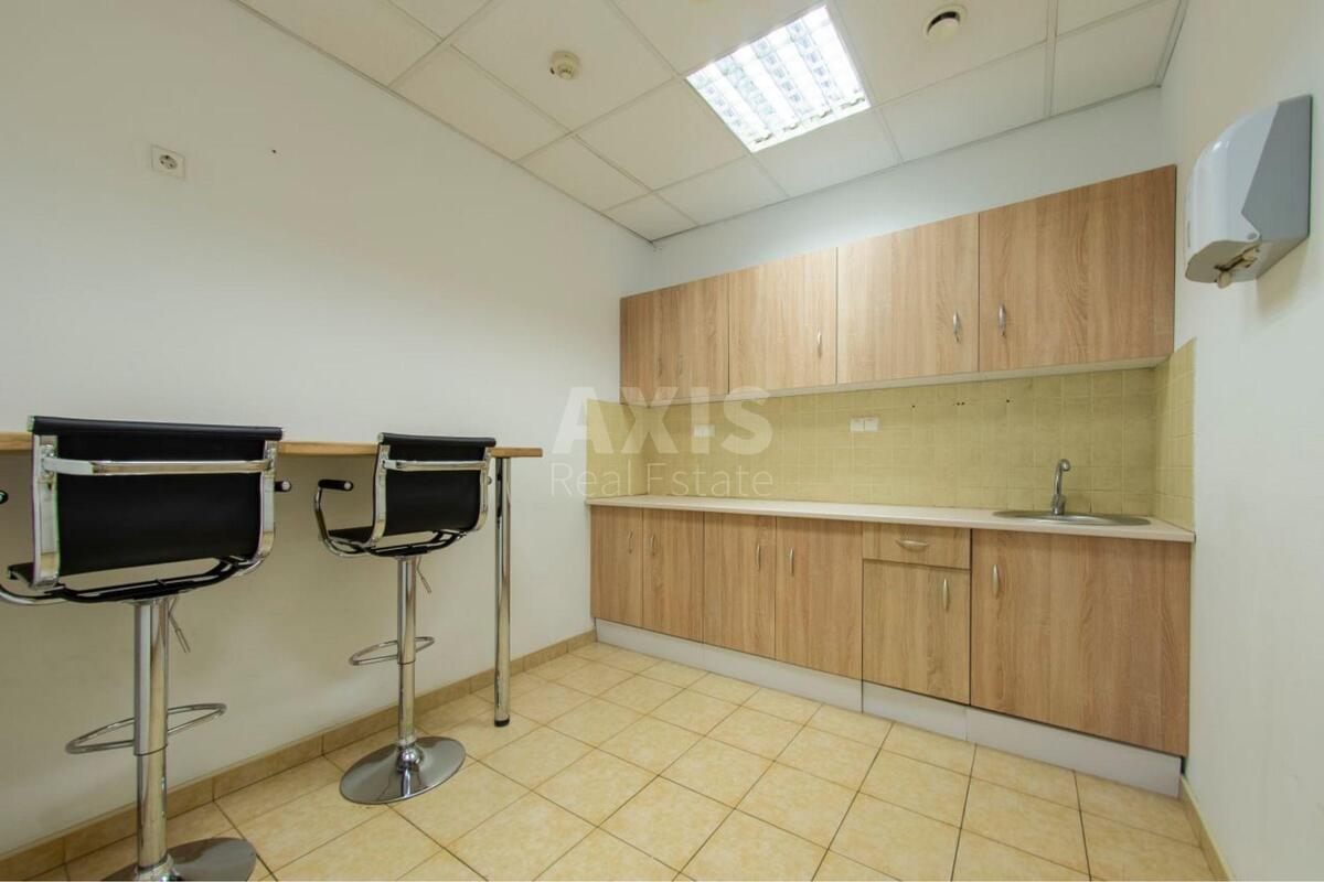 Office vul. Zhyljans'ka 110, 500m25