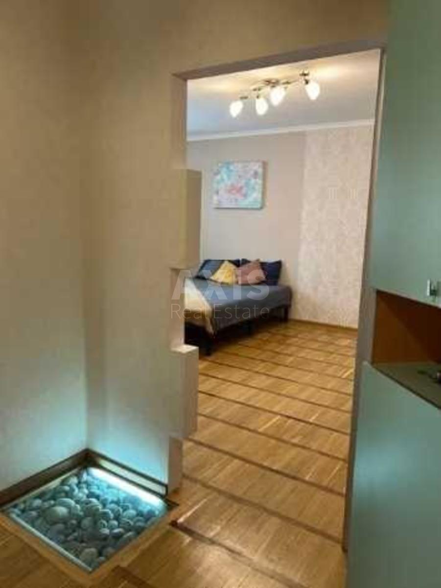 1k apartment vul. Ahmatovoi' Anny 71511