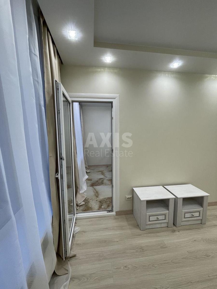 1k apartment nab. Dniprovs'ka 187