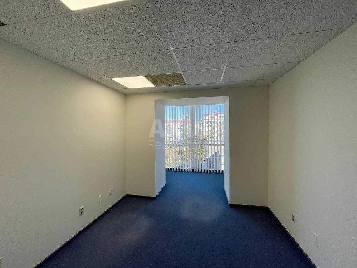 Office vul. Shovkovychna 42/44, 130m25