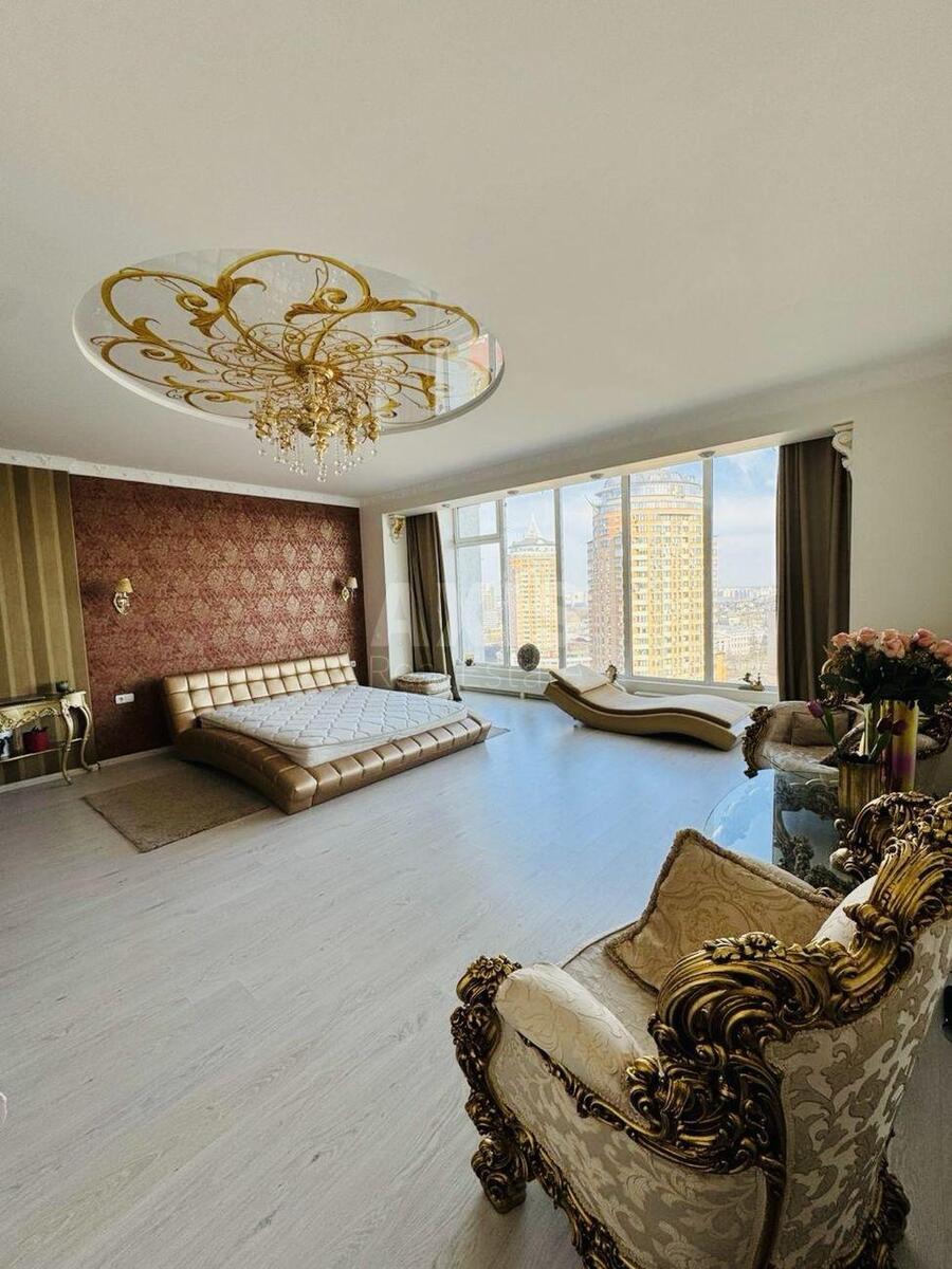 4k apartment vul. Jevgena Konoval'cja 44А571900